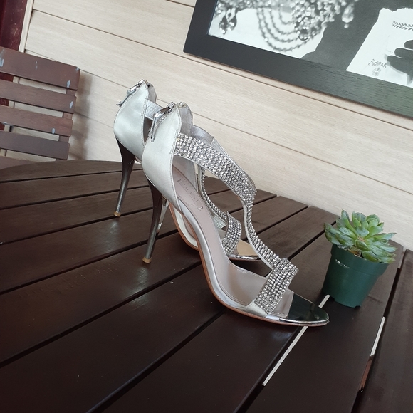 GLINT Silver Heels - Picture 2 of 6